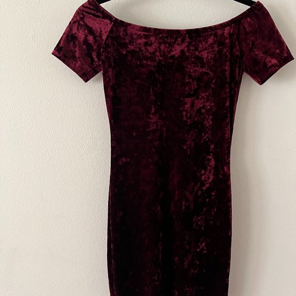AQUA Brand - Wine Velvet Off the Shoulder Bodycon Dress - Picture 1 of 3